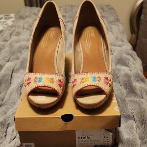 TOMS Burlap Embroidery Peep-Toe Wedges